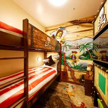 Pirates Cd Room T Resized